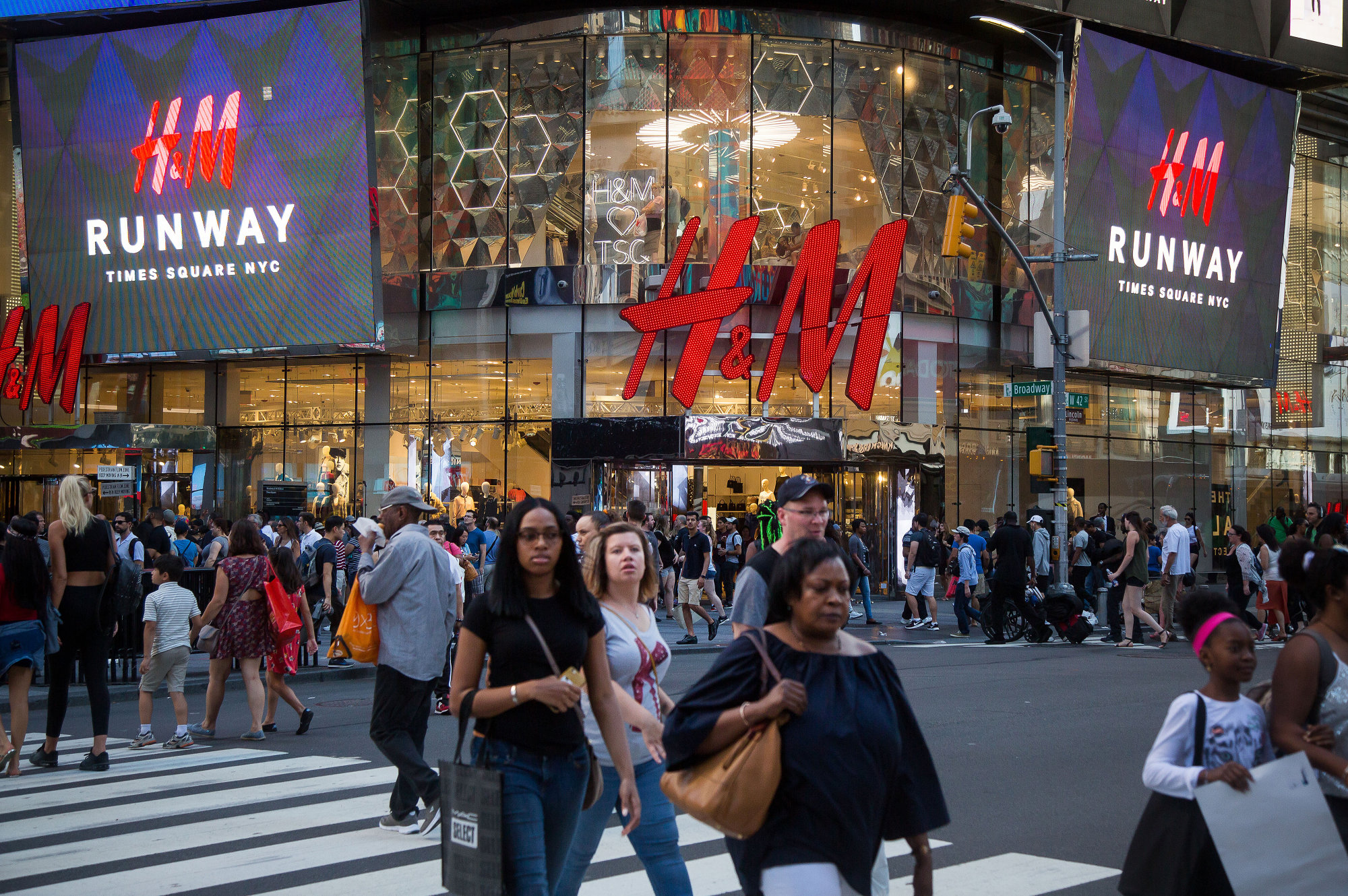 Today in Retail: H&M Sells Competing Brands on Its Website; UK Online  Grocery Shopping Market Well Ahead of US
