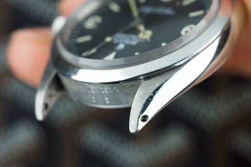 This example shows exactly what the lugs of this watch should look like.