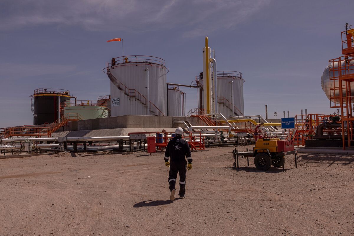 bloomberg.com - Ignacio Olivera Doll - Argentina's Stock Rally Narrows to Oil as Rest of Economy Slows