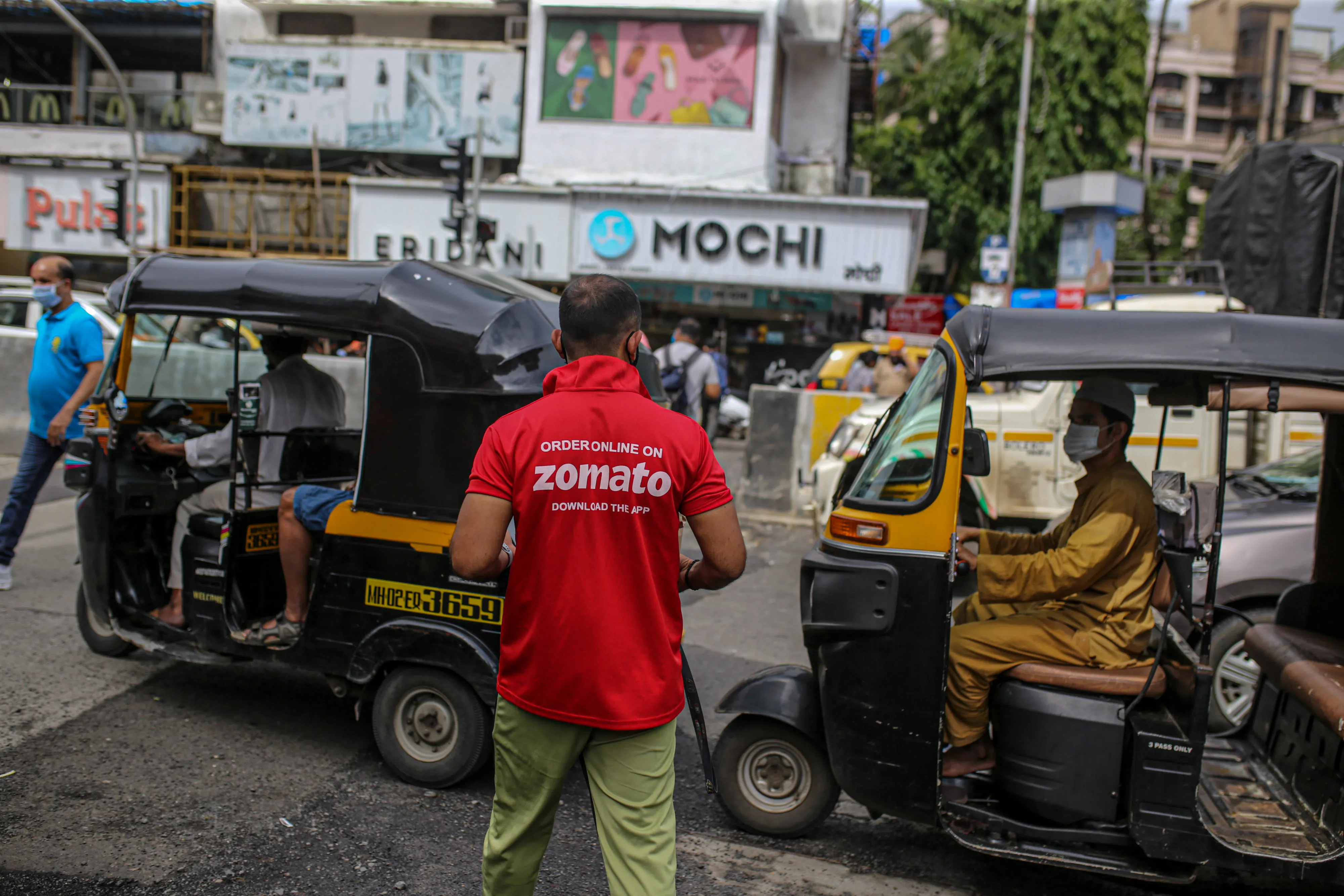 A Zomato&nbsp;delivery rider in Mumbai.