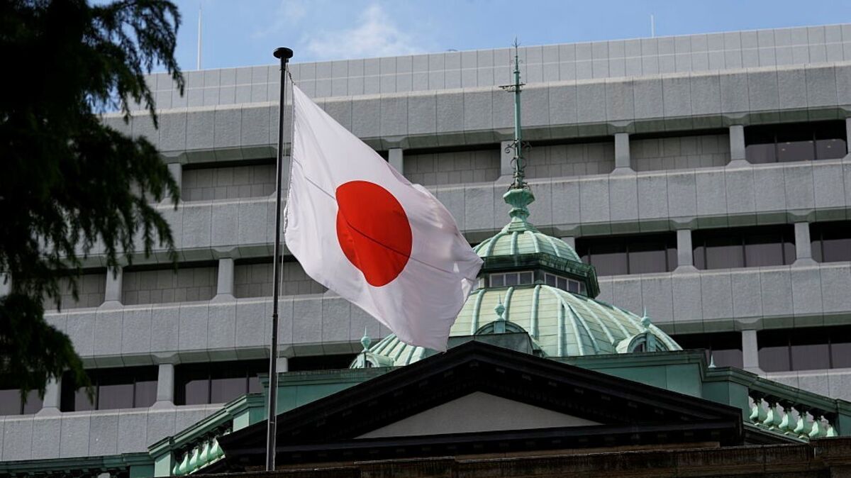 Japan’s ‘Widow-Maker’ Bond Trade Becomes World Beater