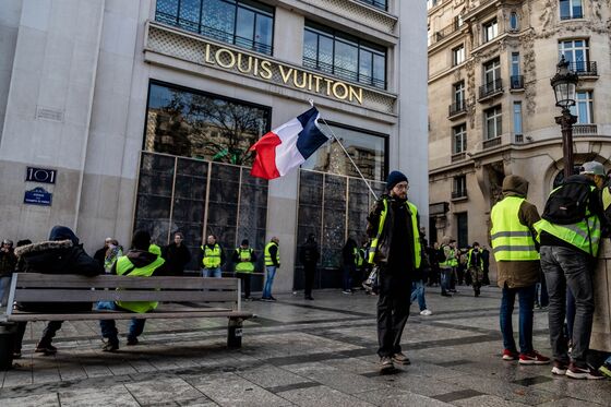 France's Yellow Vests Bring Their Grievances to Paris, Again