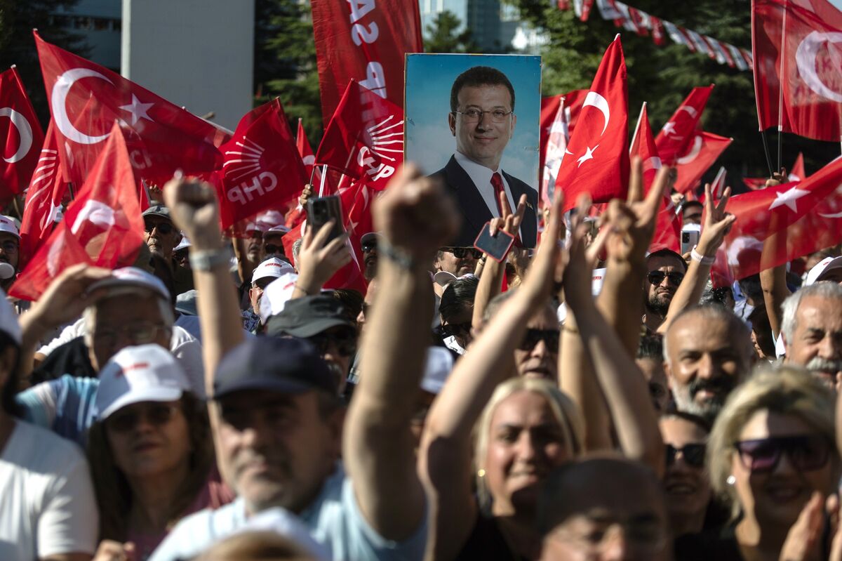 Turkey’s Political Crackdowns Turn Investor Optimism to Despair