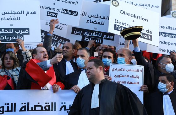 Fears of a Lurch to Dictatorship Blight Arab Spring’s Last Hope