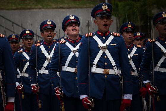 Guaido Amnesty for Venezuelan Army Stalls in His Own Legislature