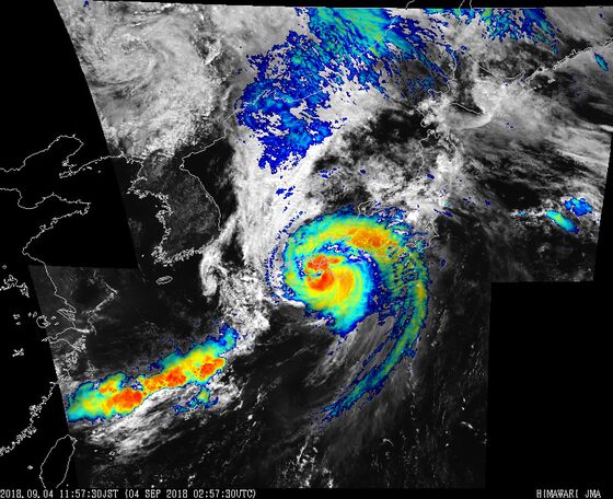 Businesses Shuttered as Historic Typhoon Jebi Lands in Japan