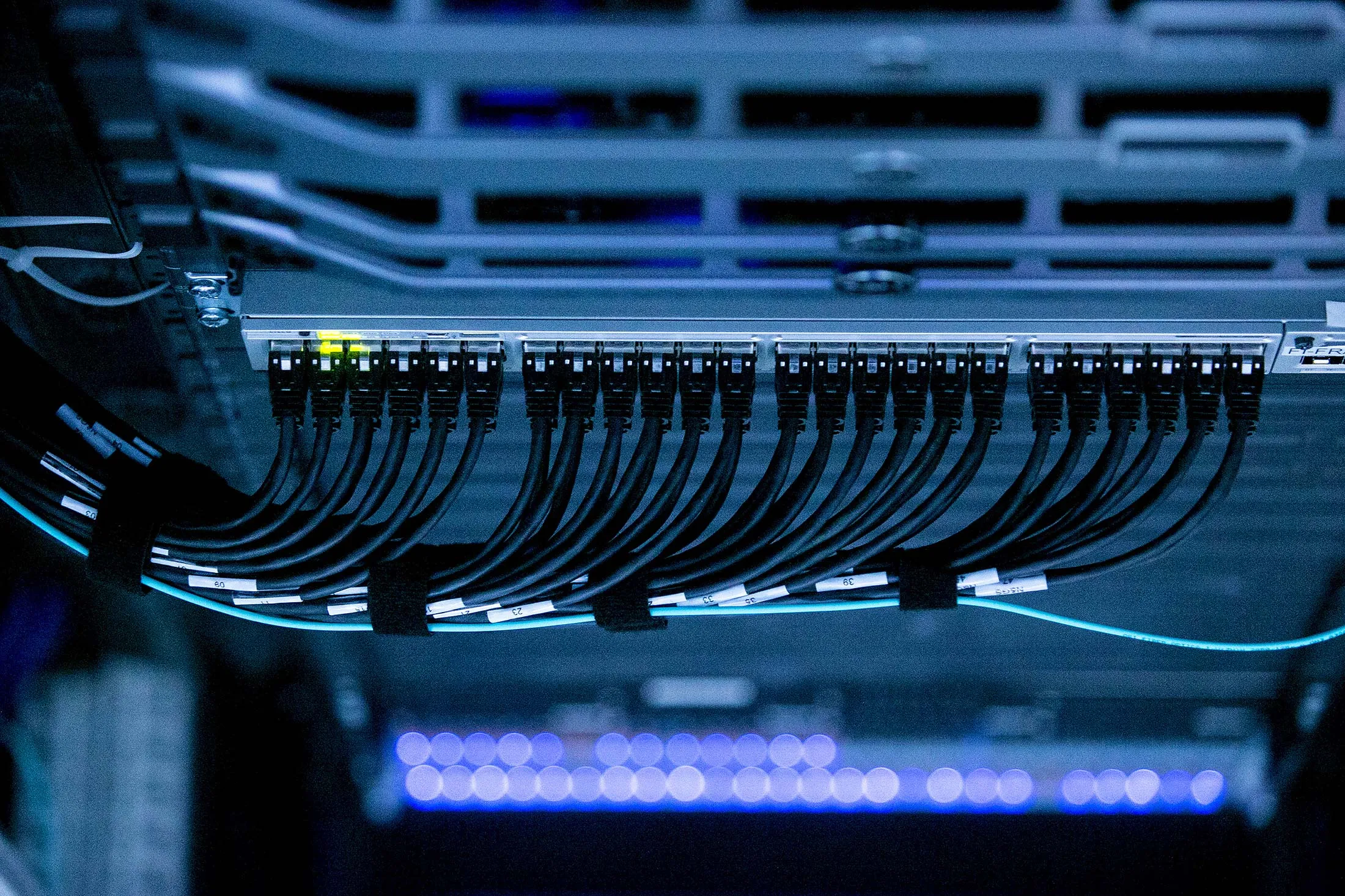 1477424080_data-server-internet