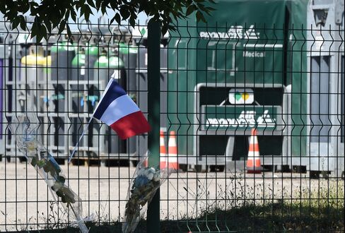 A French flag outside the gas plant in Saint-Quentin-Fallavier