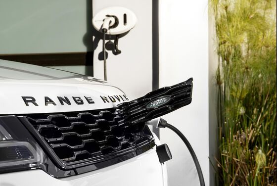Range Rover’s New Plug-In Hybrid Loses Two Cylinders, But Gains Power
