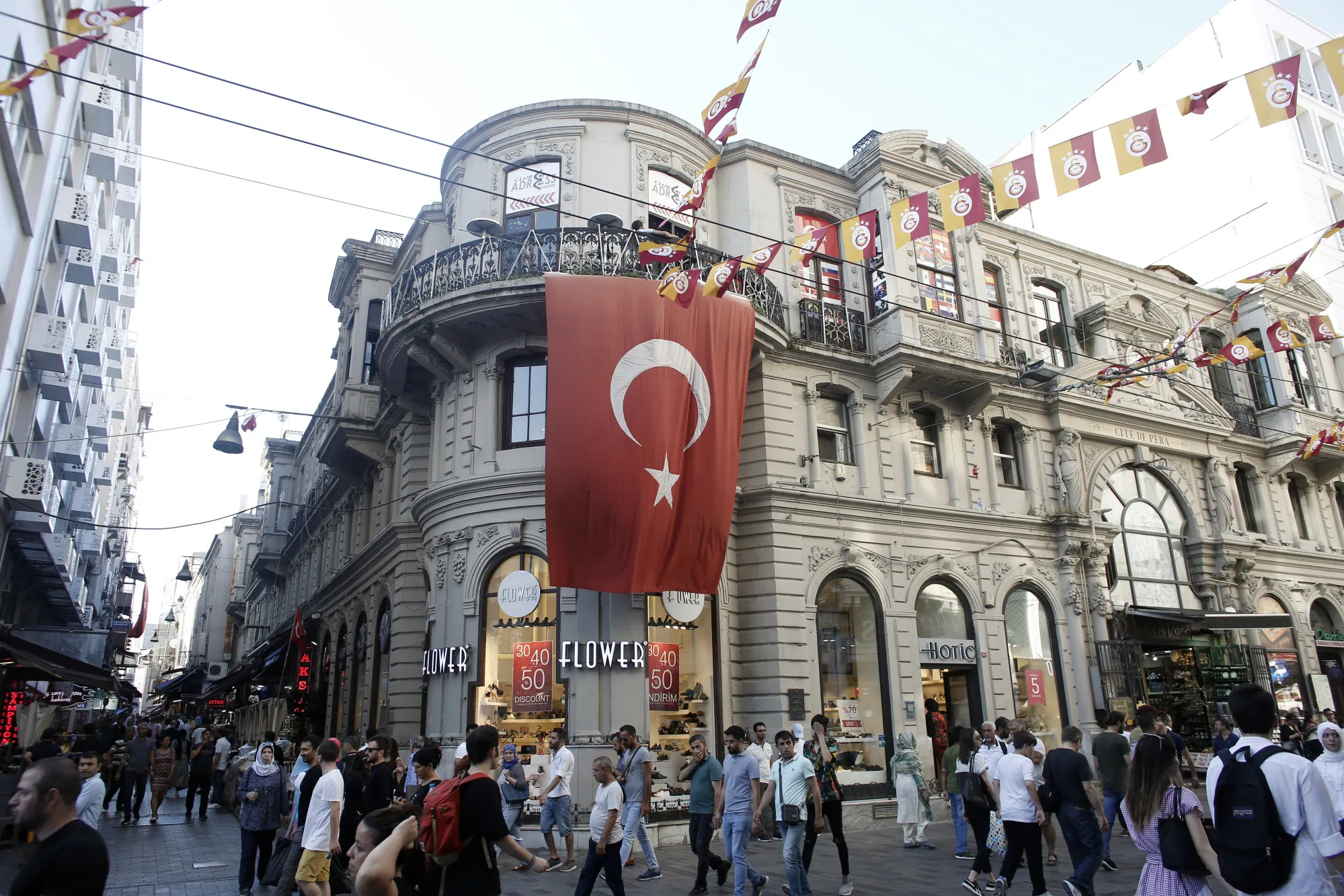 U.S. Senators Seek to Punish Turkey Over Jailed American Pastor