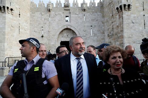 Avigdor Lieberman, center.