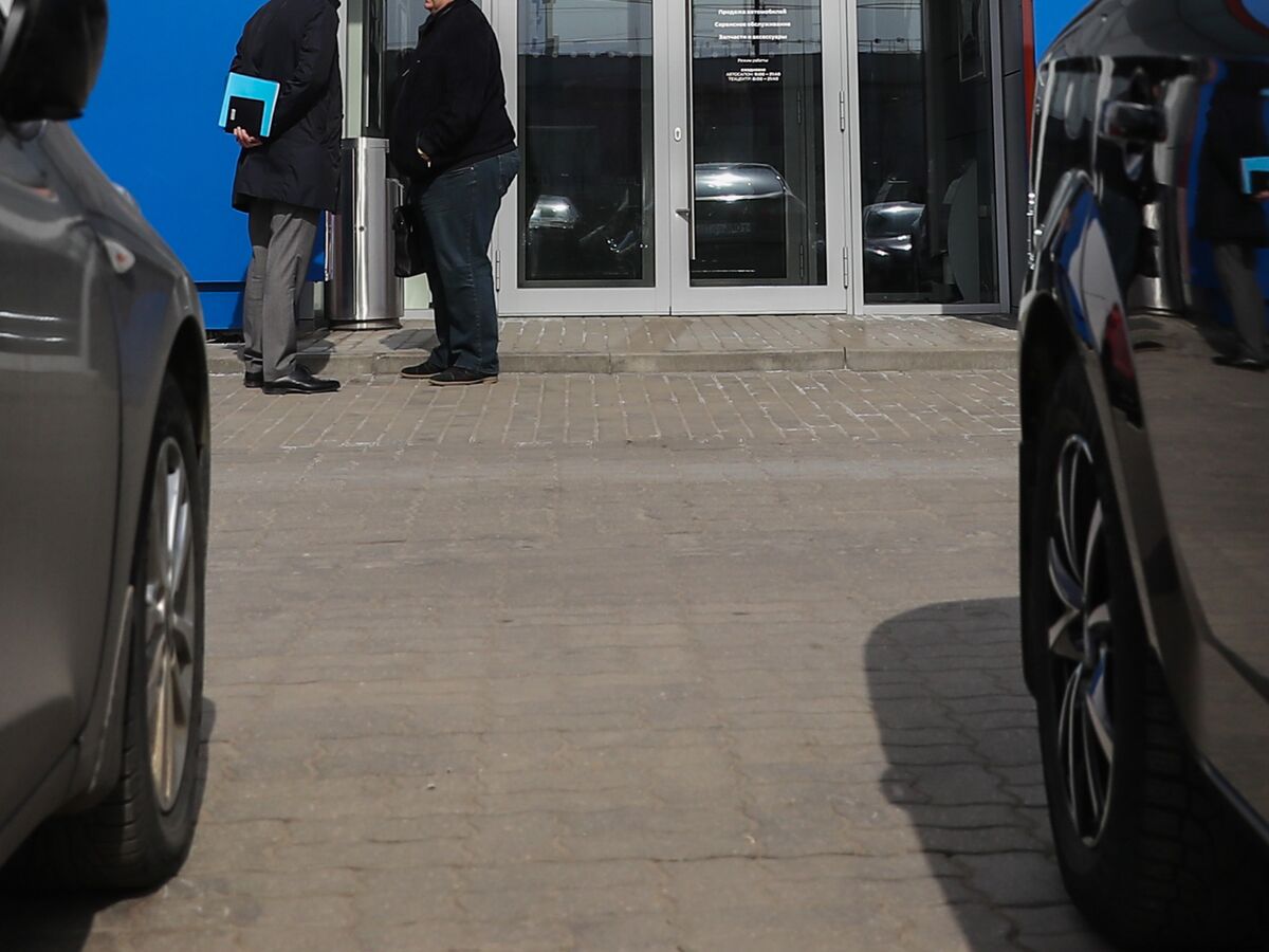 Russian Car Sales Collapse as Isolation Hits OnceHot Industry Bloomberg