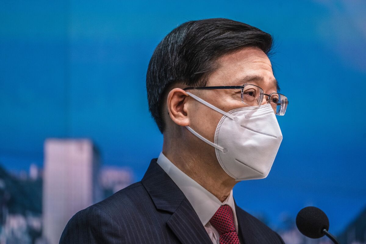 hong kong visas, property set to dominate lee policy speech - bloomberg