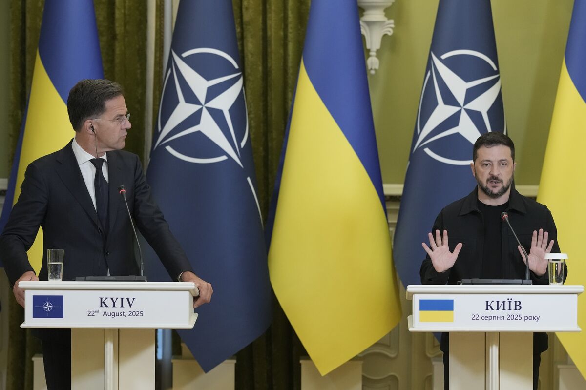 Zelenskiy Says He Has No Contacts With Russia on Peace Talks