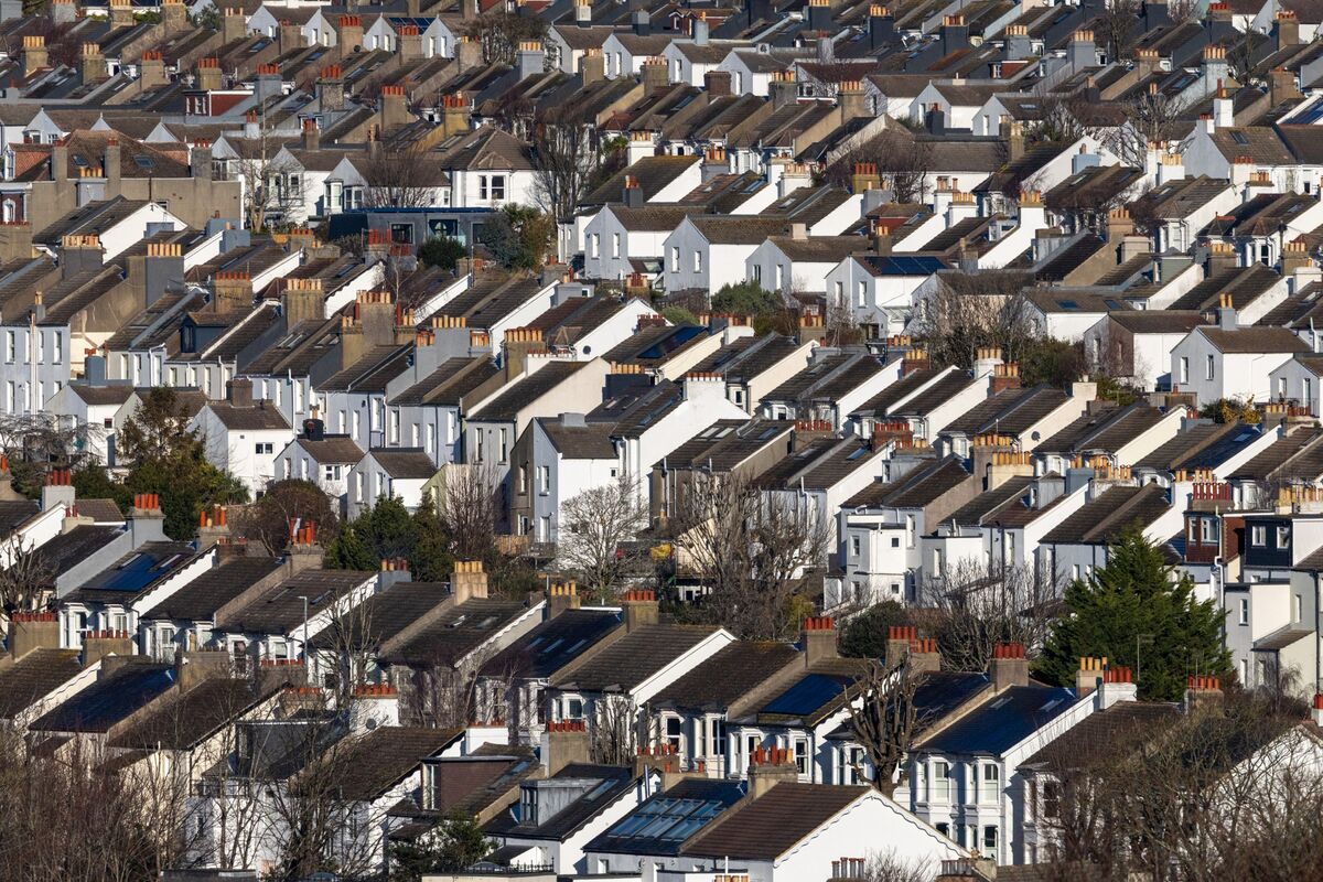 bloomberg.com - Irina Anghel - Prices of UK Homes Listed for Sale Soar After Reeves Budget