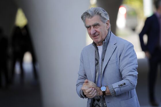 Swatch Cuts 2,400 Jobs as Watchmaker Trims Store Network