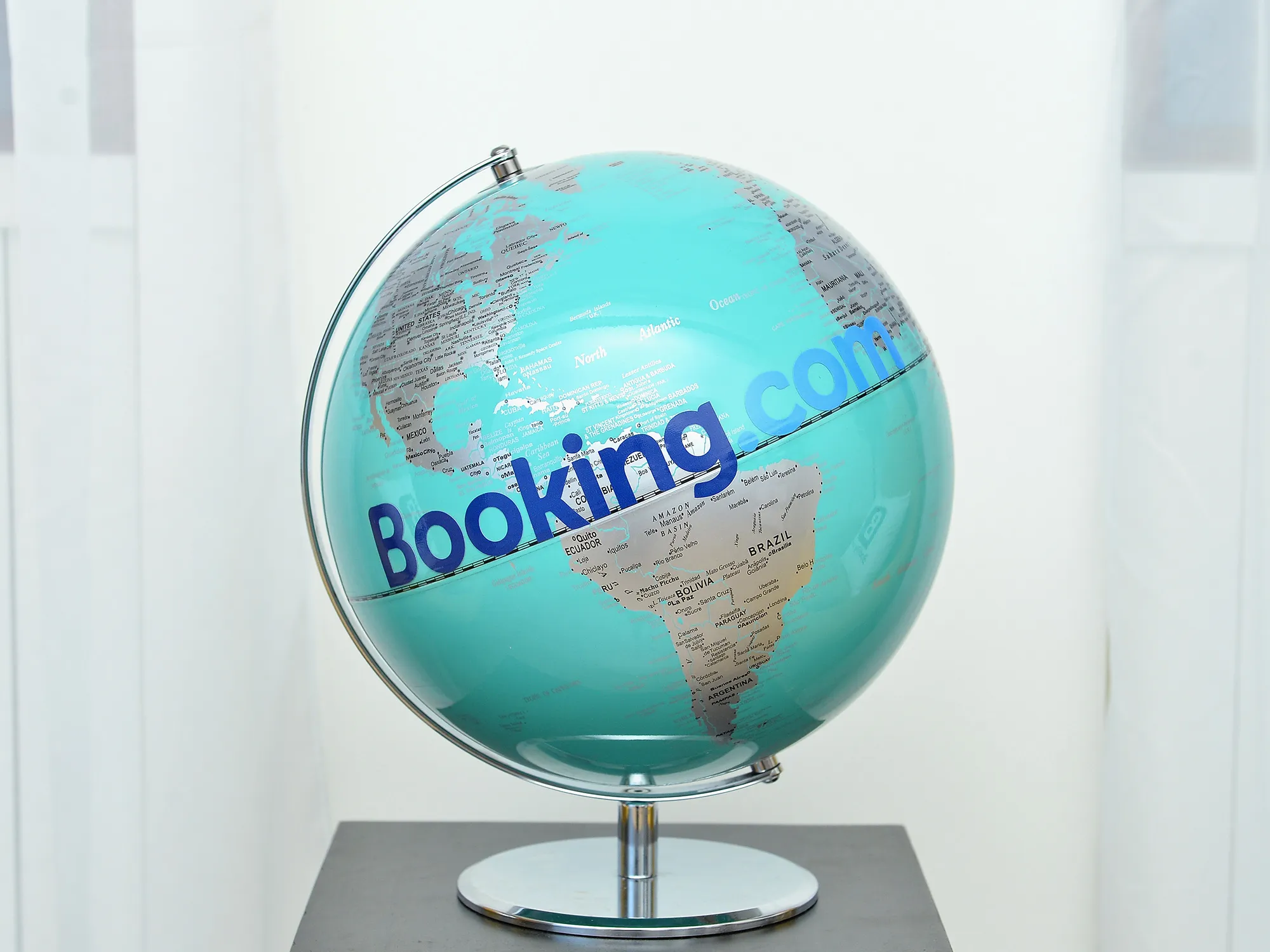Booking.com Kicks Off Its "Book the U.S." List With Priyanka Chopra