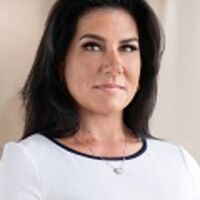 headshot of Danielle DiMartino Booth