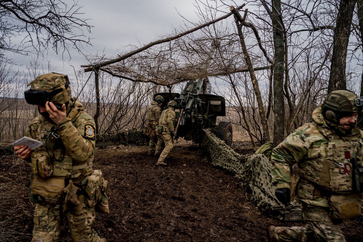 US Giving Ukraine $400M in Ammunition for Howitzers, Rocket Supplies ...