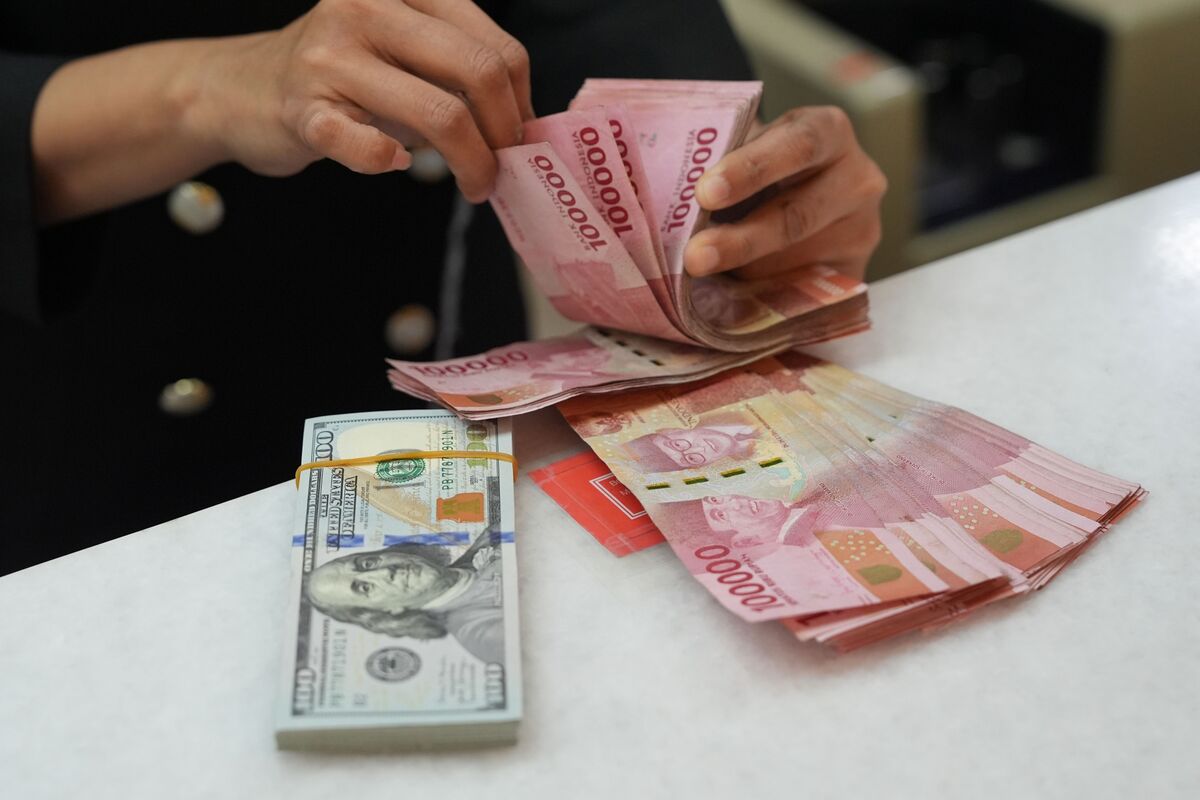 🟪"Riserve Valutarie dell'Indonesia: Calo Record e Interventi della Banca Centrale per Sostenere la Rupia"