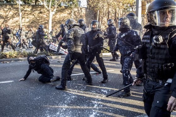 Barcelona Clashes Are Flashpoint in Detente With Separatists