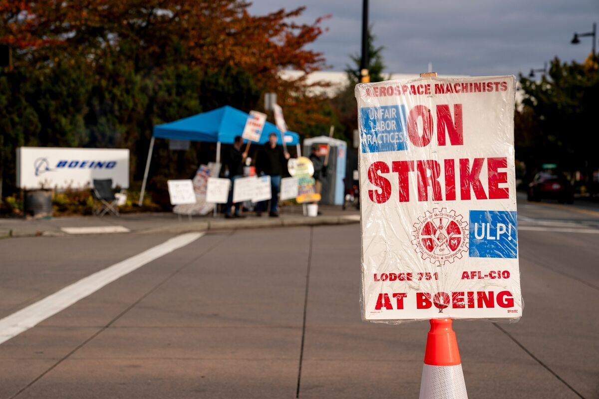 Boeing Unions Reject Offer, Will Continue Strike