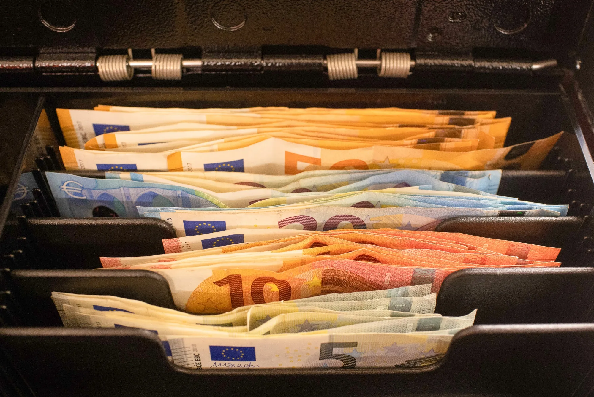 Euro banknotes in&nbsp;a check out area inside a supermarket.&nbsp;
