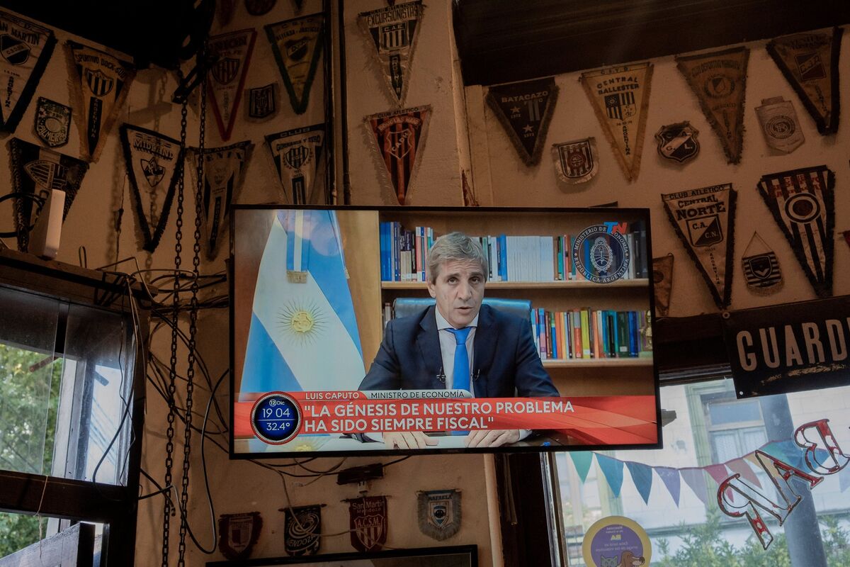 Argentina's Milei Says Caputo Has Expertise To Be Economy Chief - Bloomberg