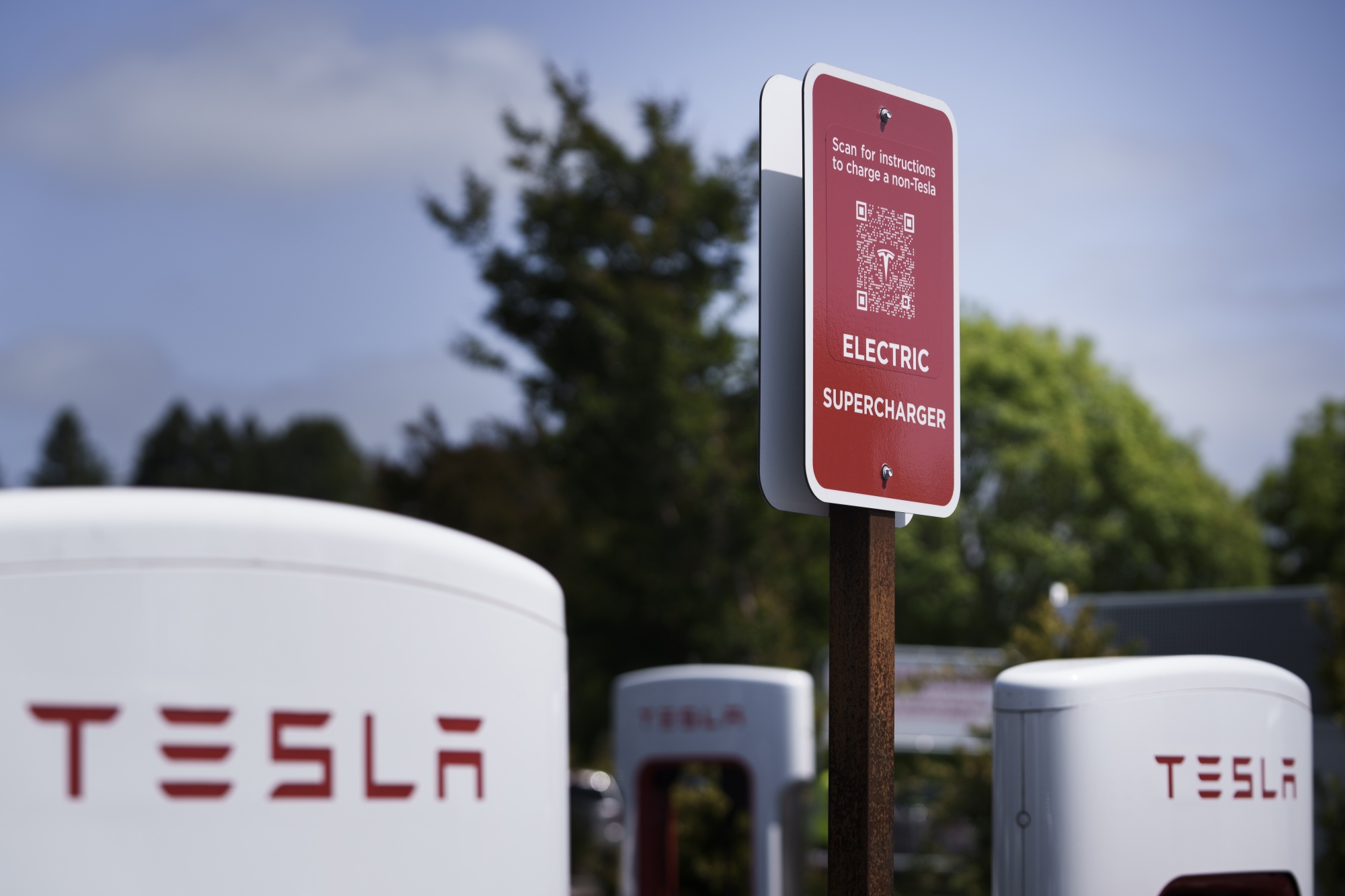 Tesla joins global emission tracking program