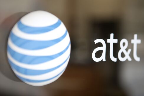 AT&T Sees Third-Quarter Smartphone Sales Steady on Upgrade Plans