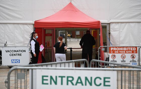 Britain Turns Into Test Case for Covid Endgame