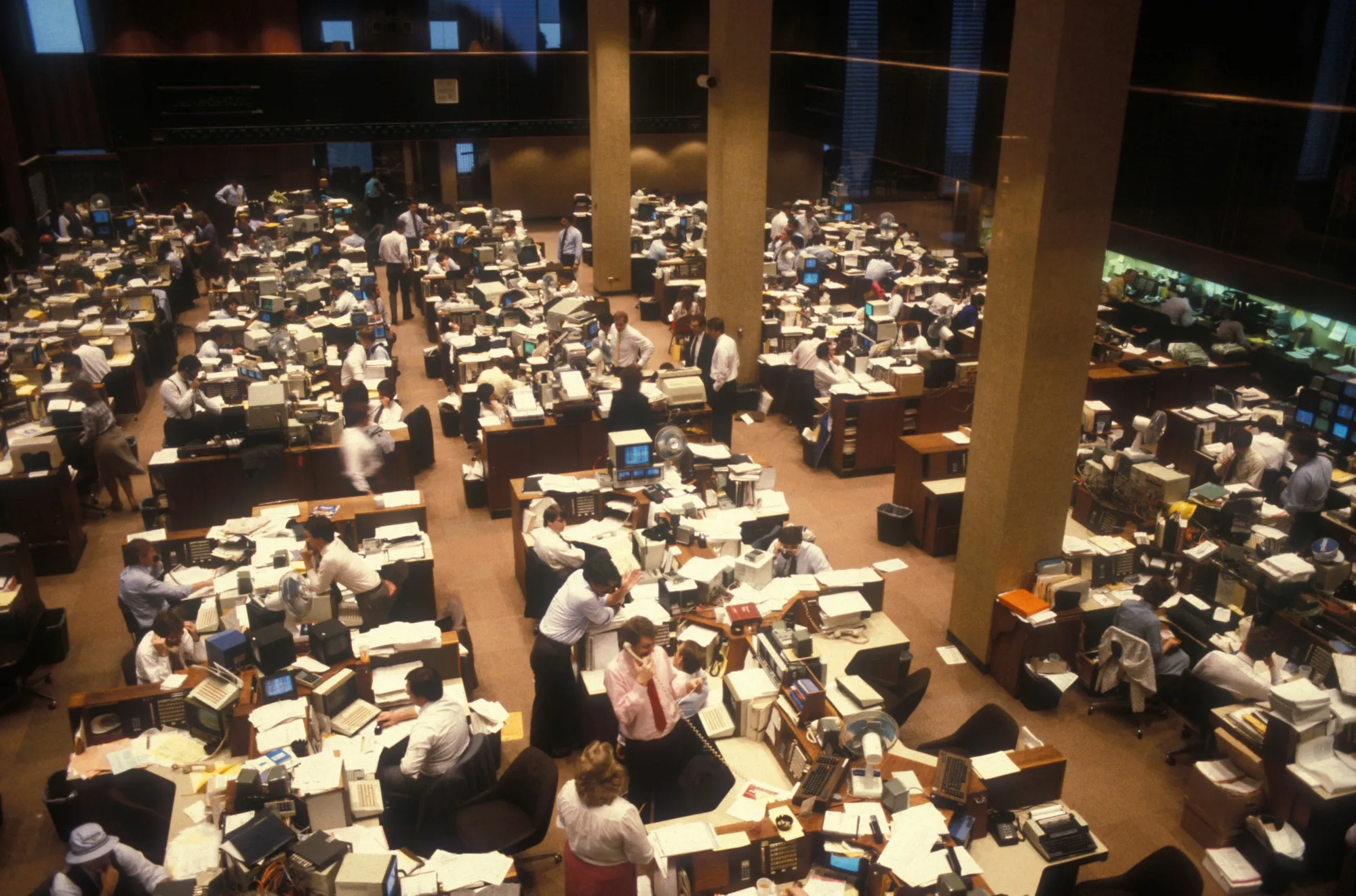 The trading floor at the Salomon Brothers, Inc investment bank in Manhattan, in 1986.