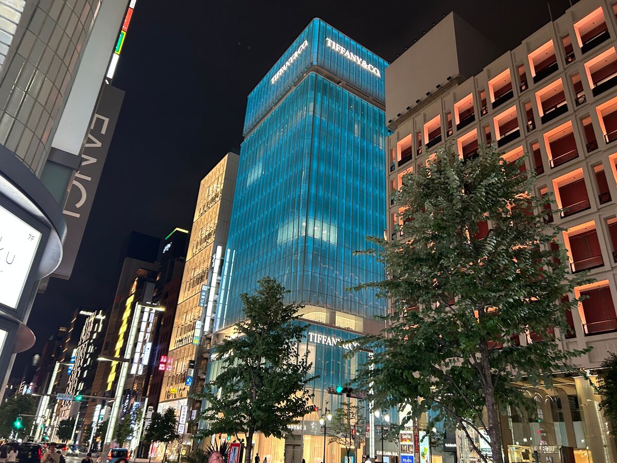 bloomberg.com - Shirley Zhao - Tiffany Japan Building Faces 30% Price Cut As Debt Costs Rise
