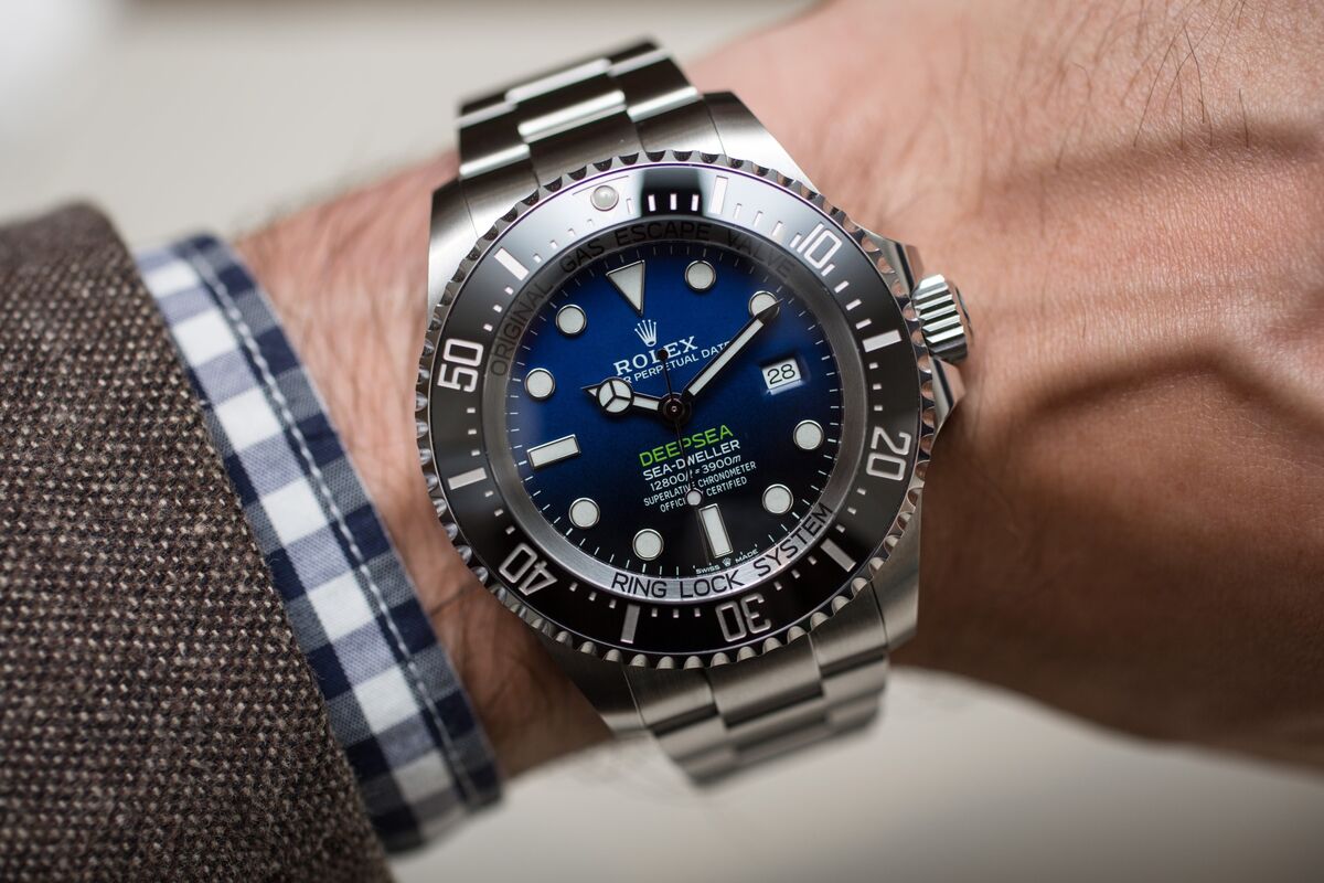 A Hard Look at the Inexplicable Popularity of the Diver's Watch - Bloomberg