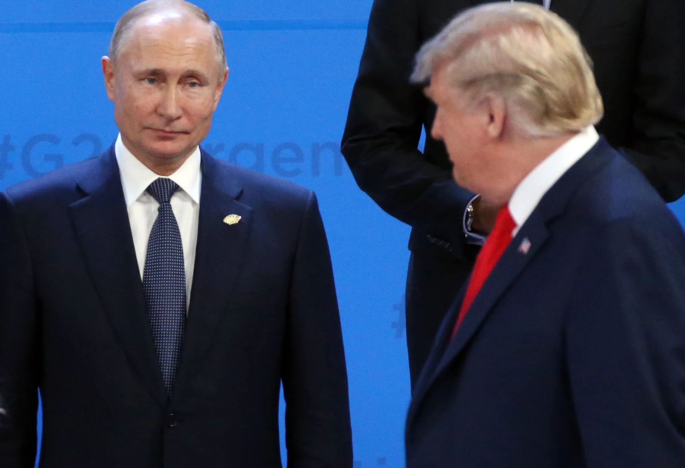 Trump looks at Putin ahead of the G-20 family photo Nov. 30.