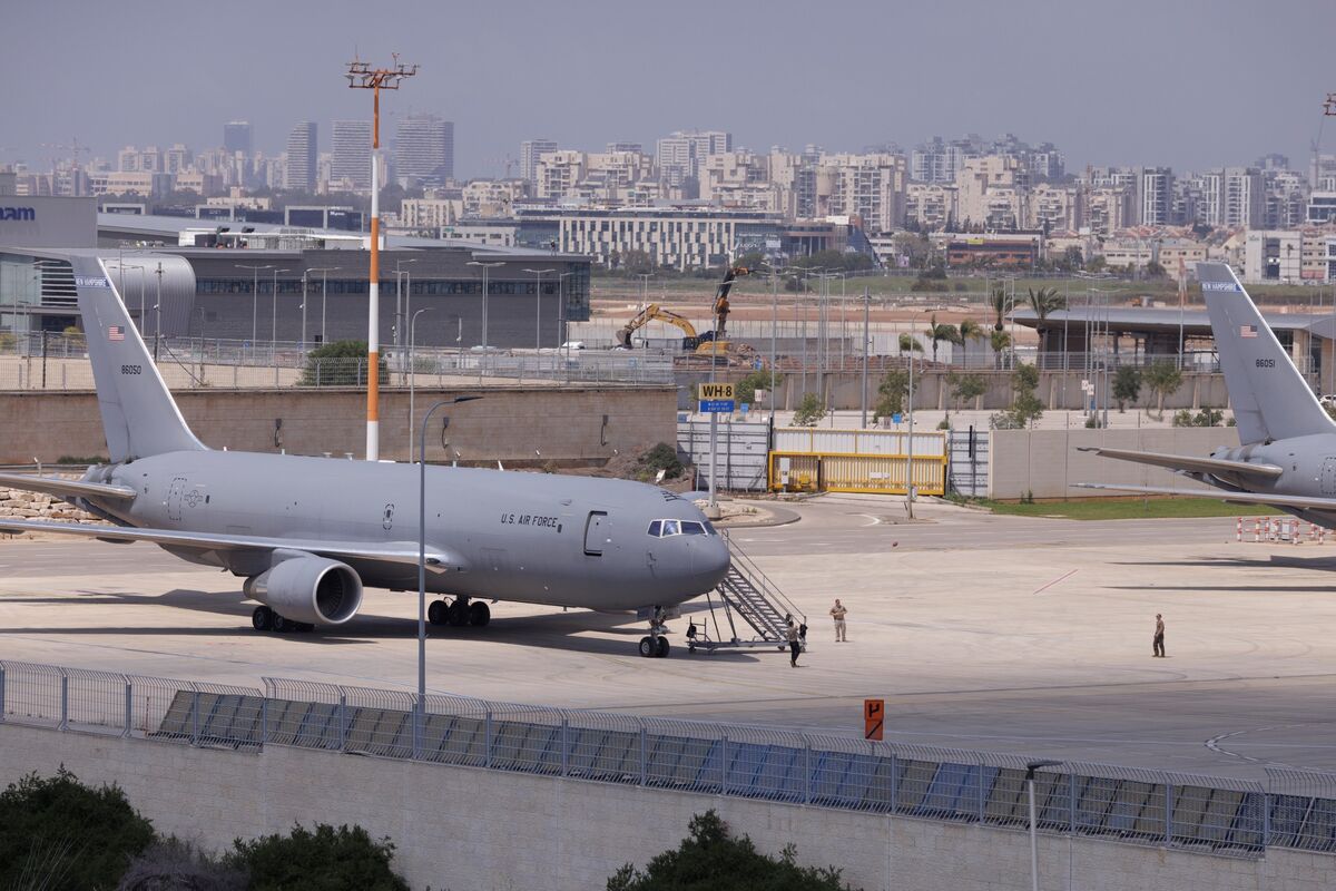 Boeing Must Fix Midair Tanker Problem Before Air Force Buys More