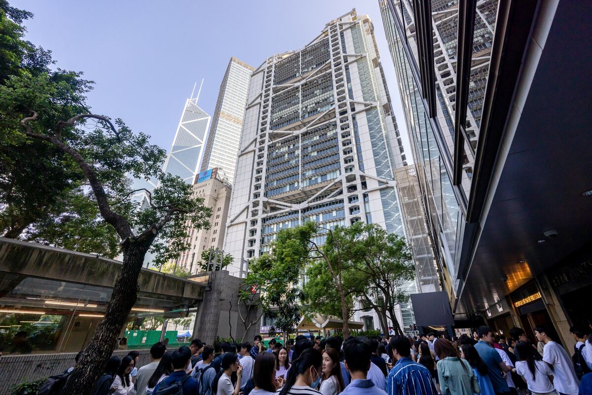 HSBC to Consider Hiking Bonus Pool If Performance Keeps Up