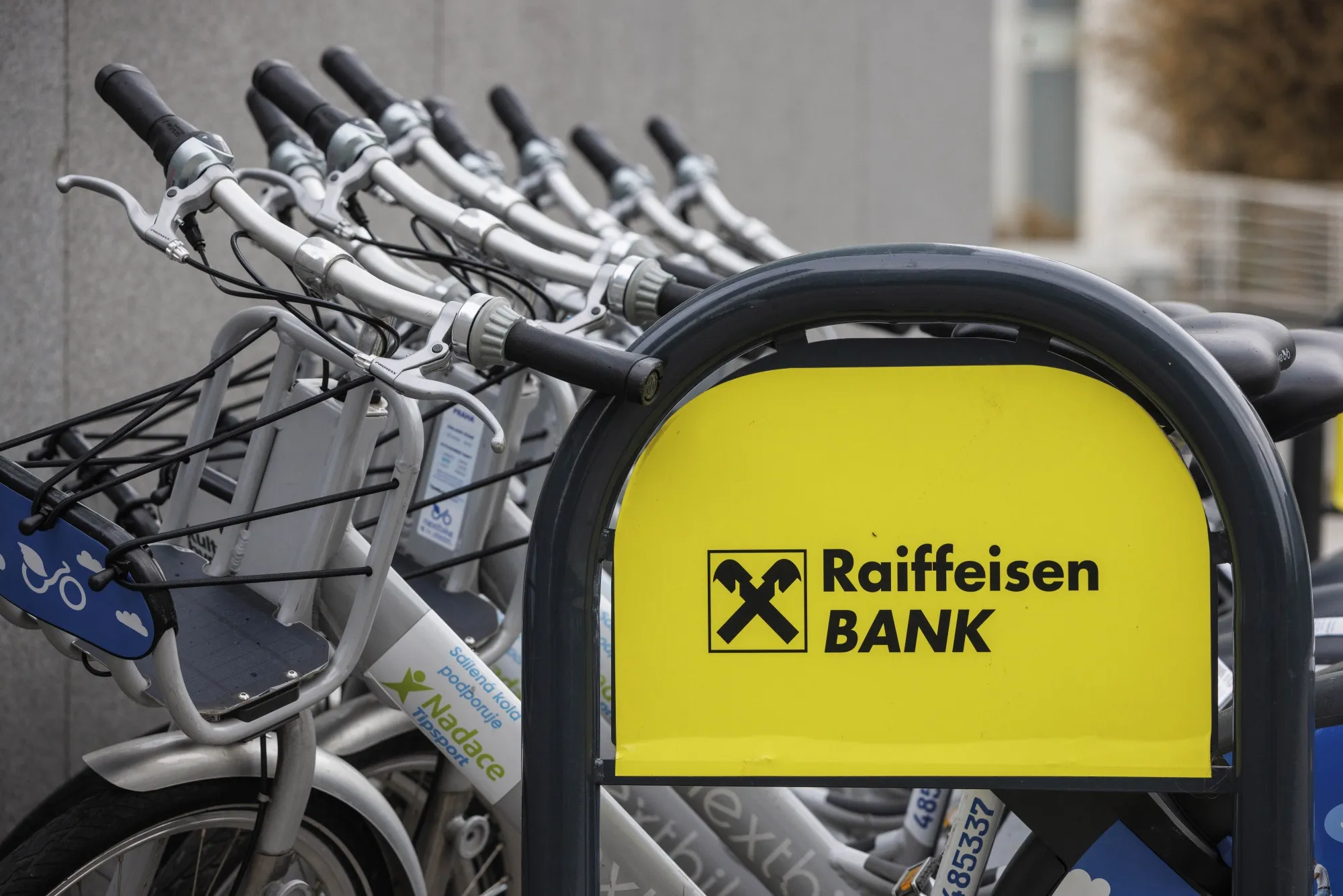 The pace of decline is the first indication of how Raiffeisen and its Russian customers are reacting to&nbsp;the ECB’s order.&nbsp;