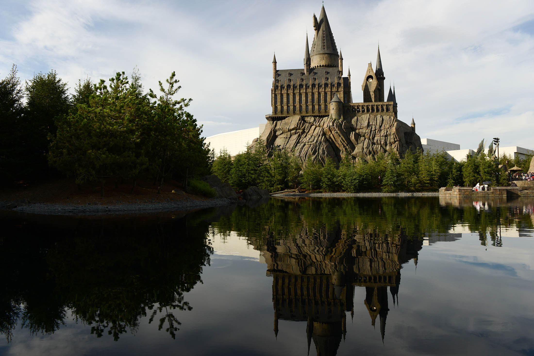 Comcast Targets Asia With Harry Potter-Featured Theme Park Deal - Bloomberg