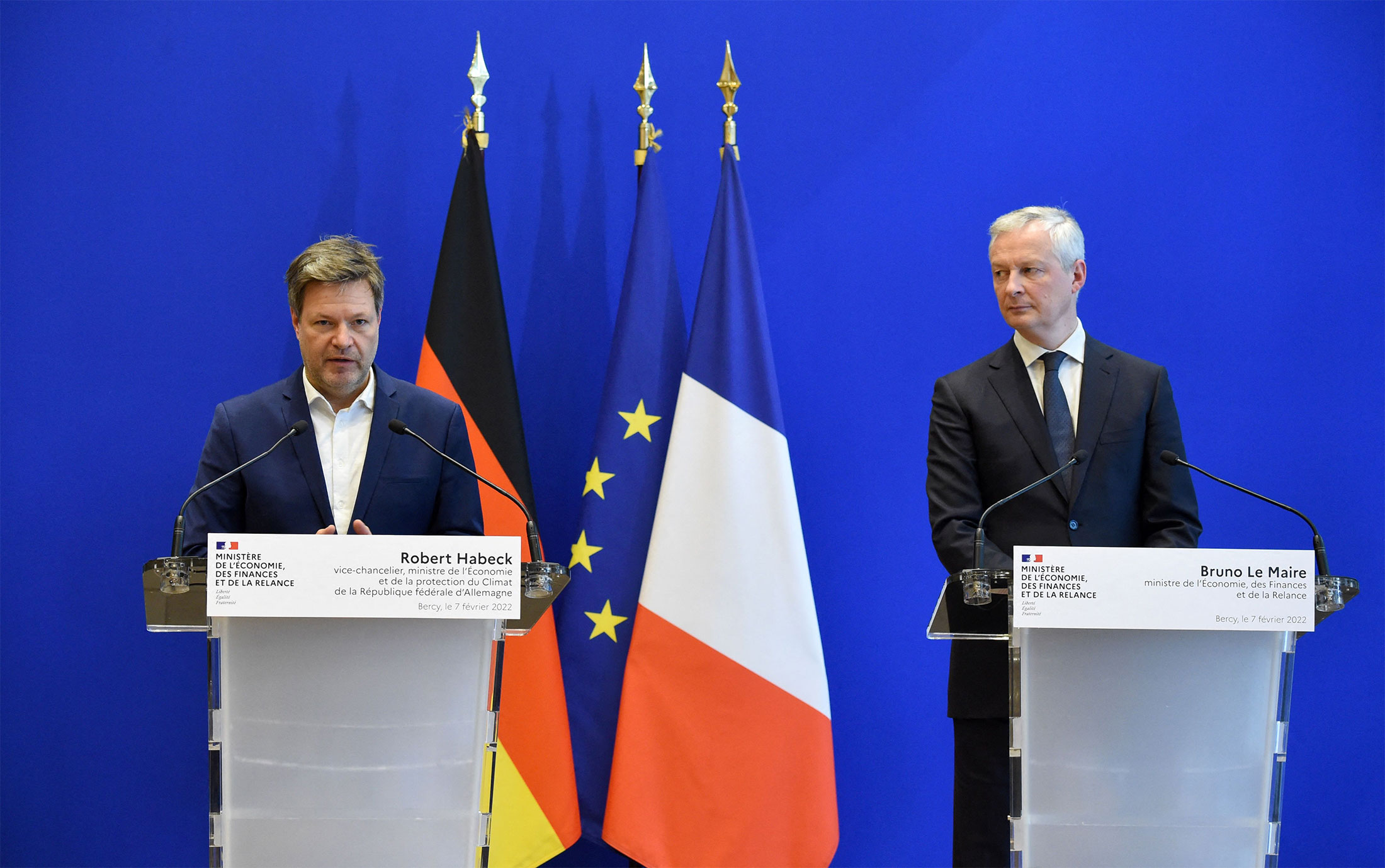 German Economy Minister&nbsp;Robert Habeck, left,&nbsp;and French Finance Minister Bruno Le Maire during&nbsp;a news conference&nbsp;in Paris on Feb.&nbsp;7.