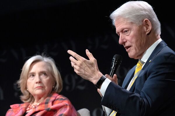 Bill Clinton, right, and Hillary Clinton