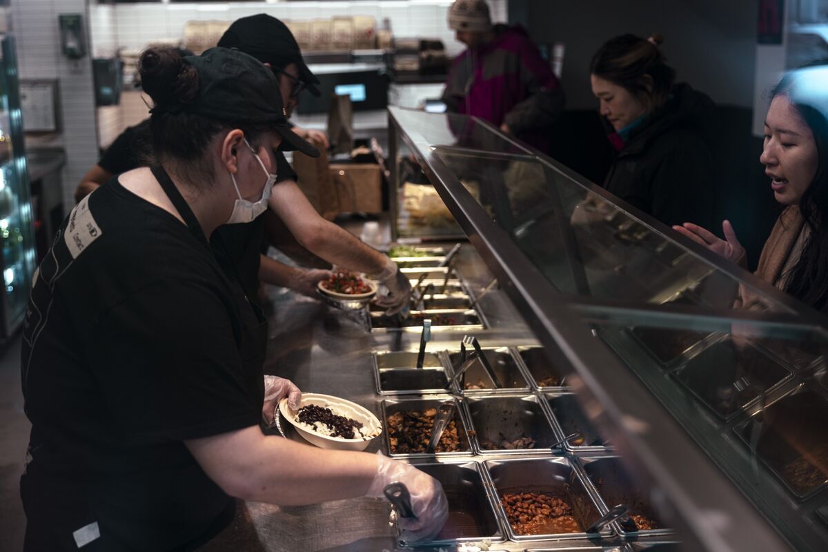 Chipotle Boosts FullYear Outlook as Diner Demand Stays Hot Bloomberg
