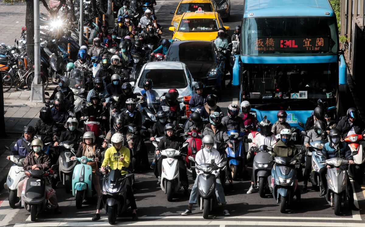 bloomberg.com - Chien-Hua Wan - Taiwan Inflation Tops Central Bank's Alert Level on Oil Prices