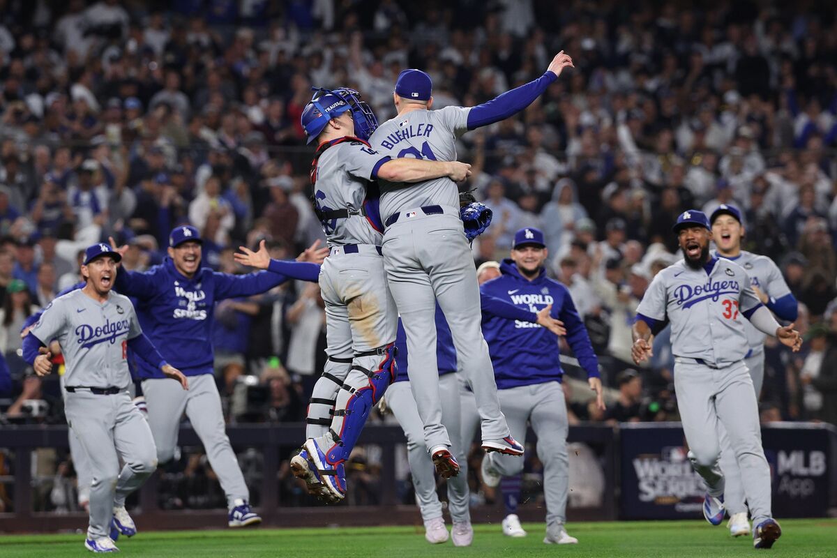 Dodgers win World Series in 5 games, overcome 5-run deficit with help of errors to beat Yankees 7-6 - Bloomberg
