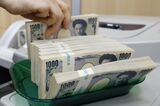 Banknotes at Resona Bank Nihonbashi Branch