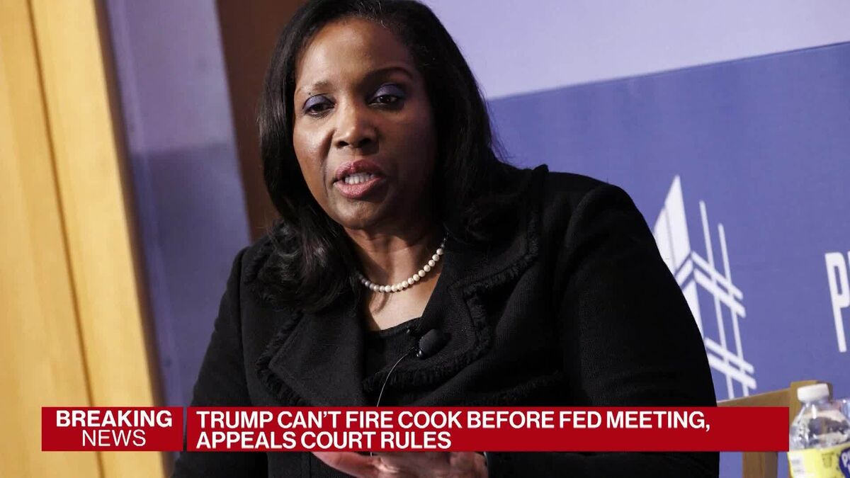 Court Blocks Trump From Firing Cook Ahead of Fed Meeting