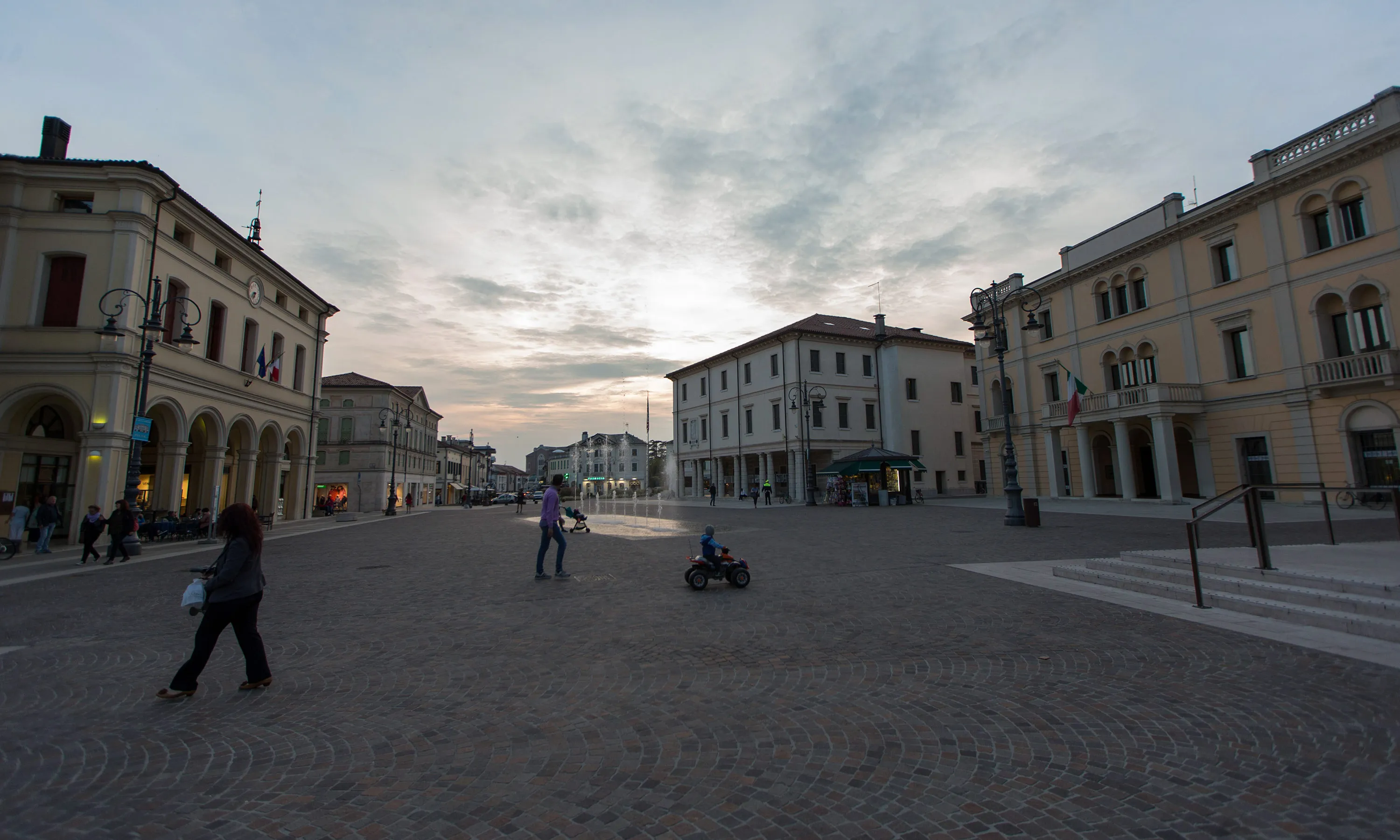 Italian Bank Collapse in Veneto Has Left 40,000 Companies in Limbo -  Bloomberg, image size:3000x1802