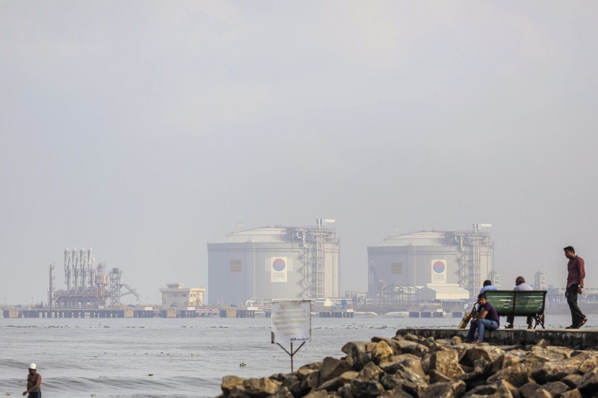Indian LNG Buyers Look to Replace Qatar Supply After Outage - Bloomberg