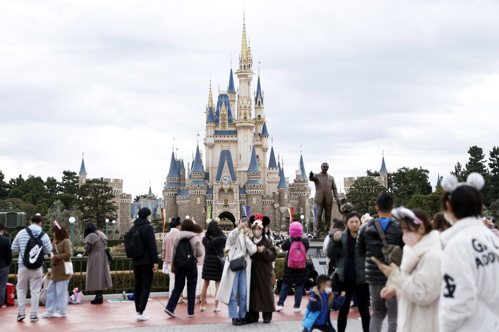 東京ディズニー、大人１日券が最大１万900円に－従来9400円 - Bloomberg