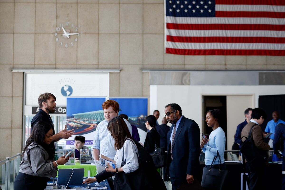 bloomberg.com - Jeffrey Sparshott - It's Taking Longer for Unemployed to Find a Job Even as US Economy Grows